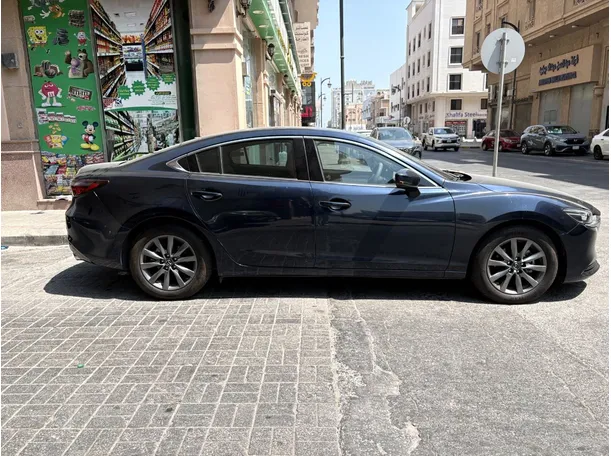 Car image 4