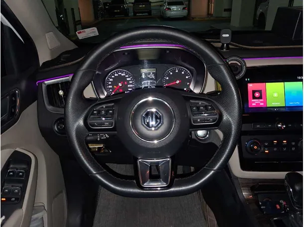 Car image 17