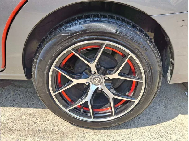 Car image 9