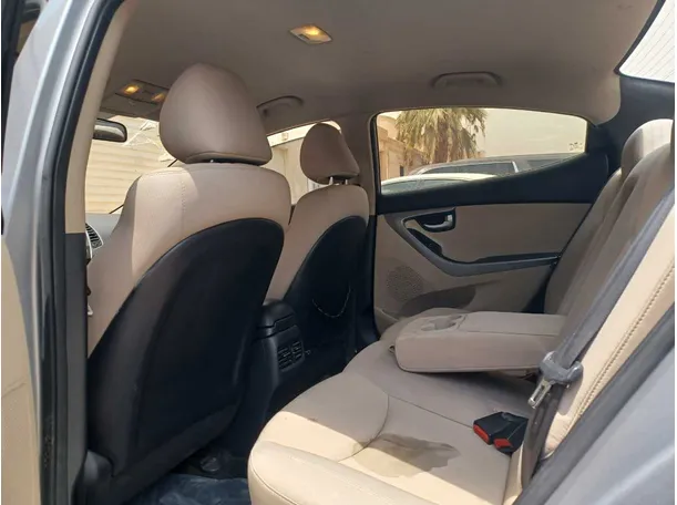 Car image 14