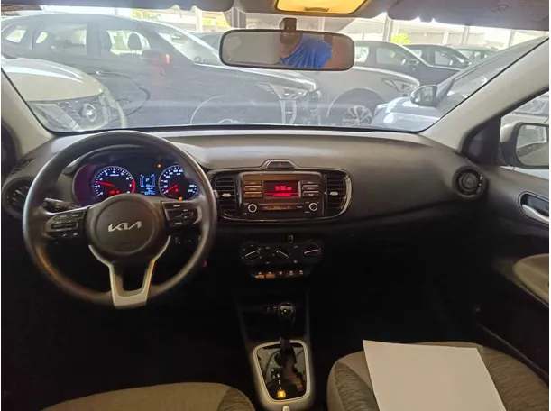 Car image 18