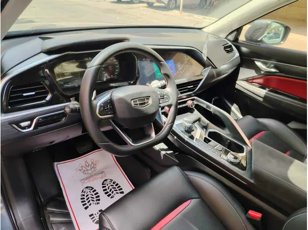 Car image 14