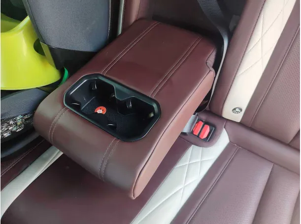 Car image 32
