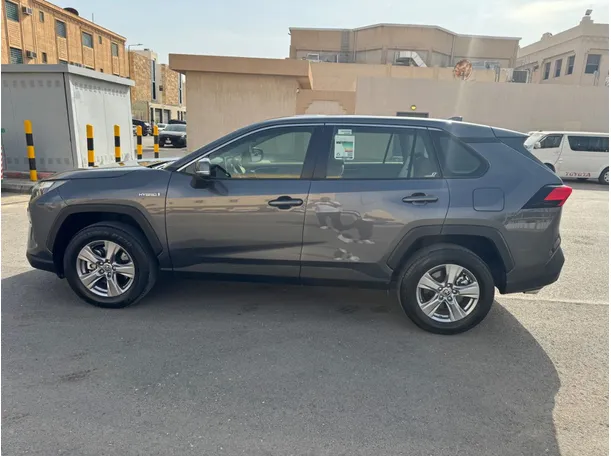 Car image 8