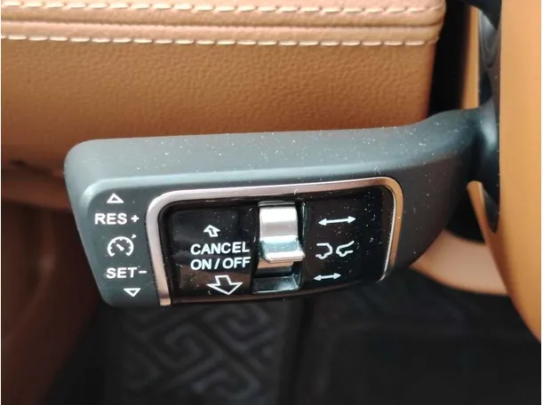 Car image 28