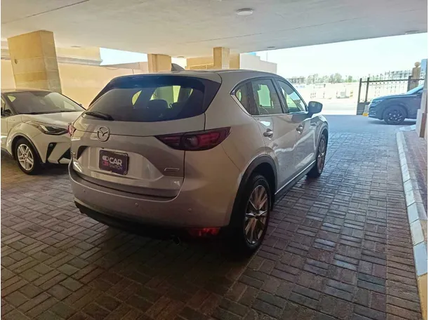 Car image 5