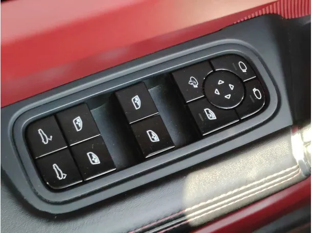 Car image 29