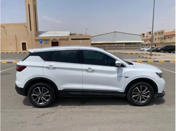 Car image 4