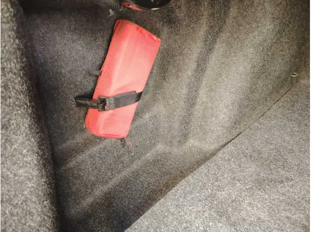 Car image 32