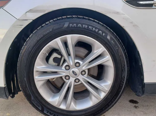 Car image 9