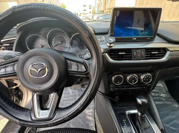 Car image 18