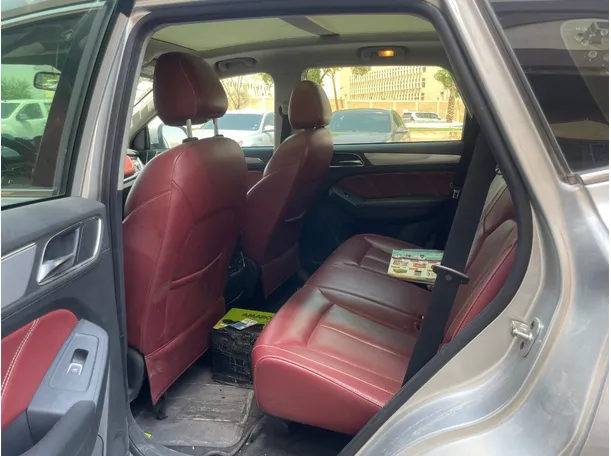 Car image 15