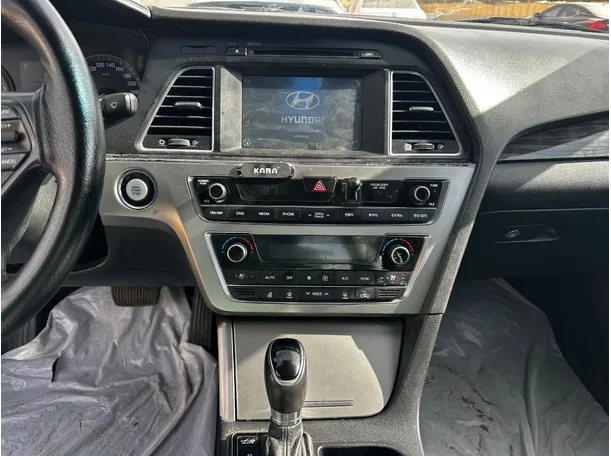 Car image 18