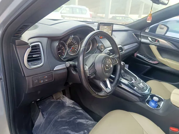 Car image 12