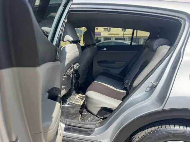 Car image 13