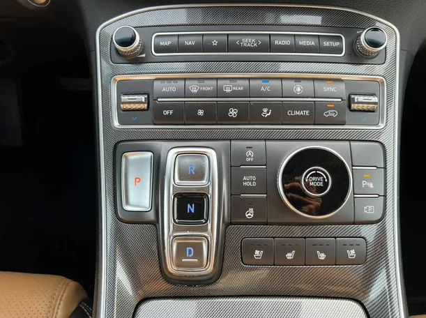 Car image 18