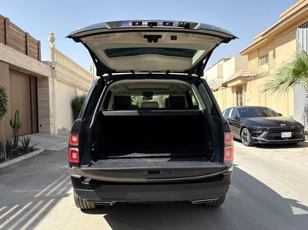 Car image 24