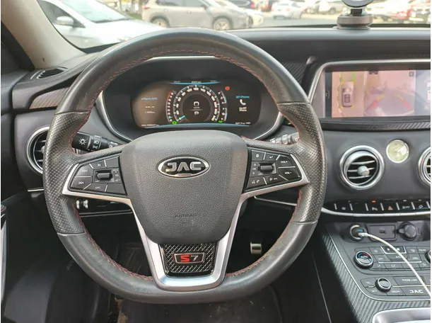Car image 18