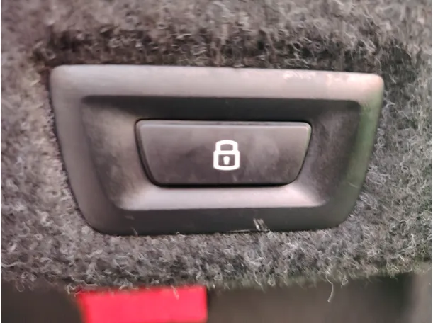 Car image 37