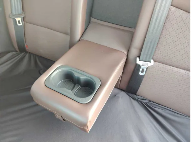Car image 27
