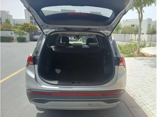 Car image 19