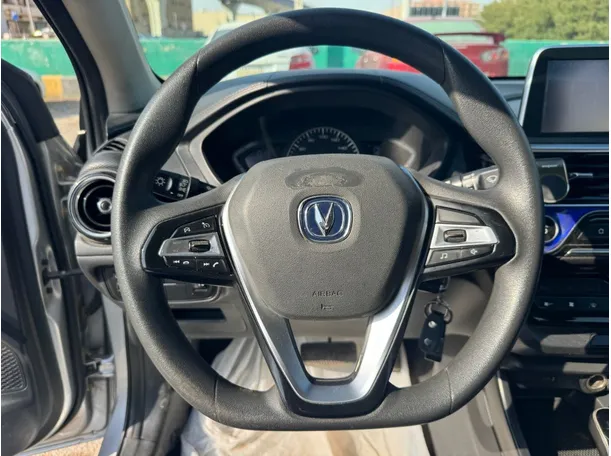Car image 17