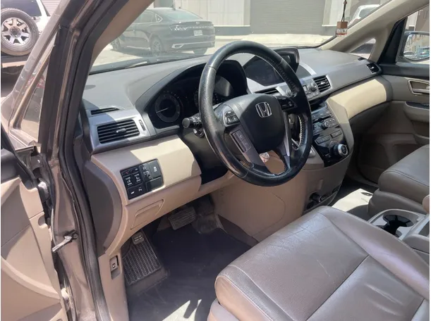 Car image 13