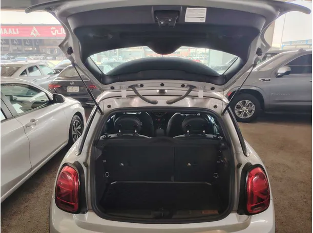 Car image 28
