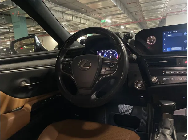 Car image 19