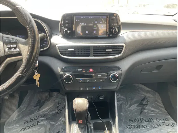Car image 19