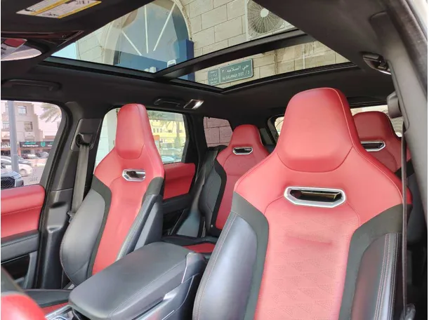 Car image 14