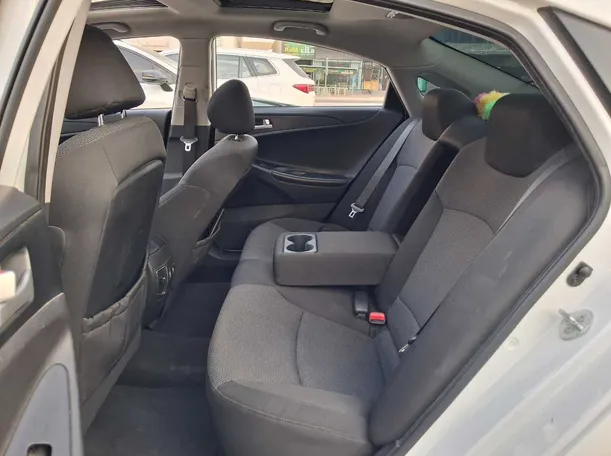 Car image 13
