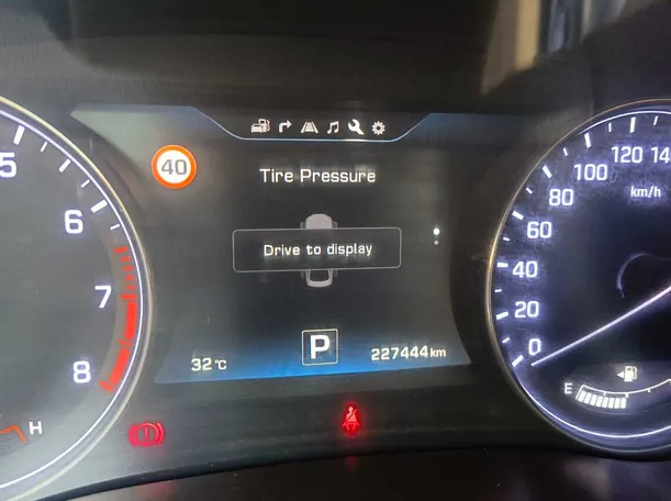 Car image 30