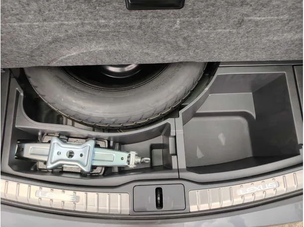 Car image 38
