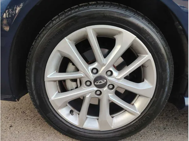 Car image 10