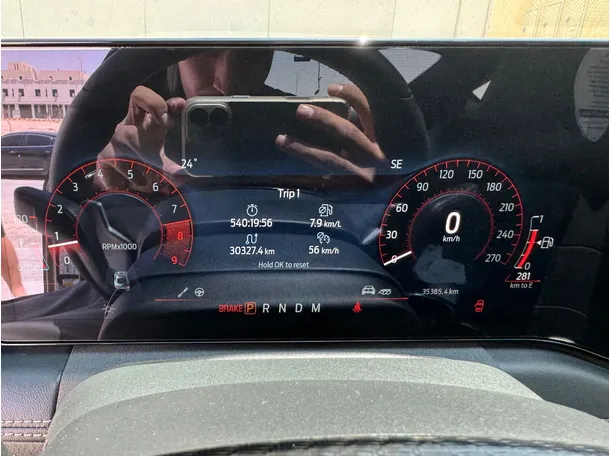 Car image 17