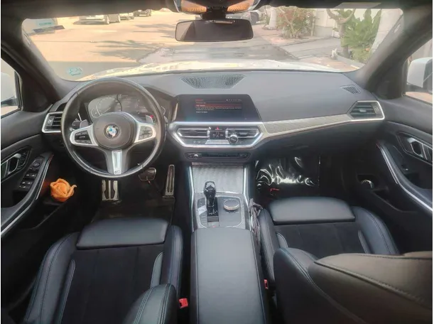 Car image 19