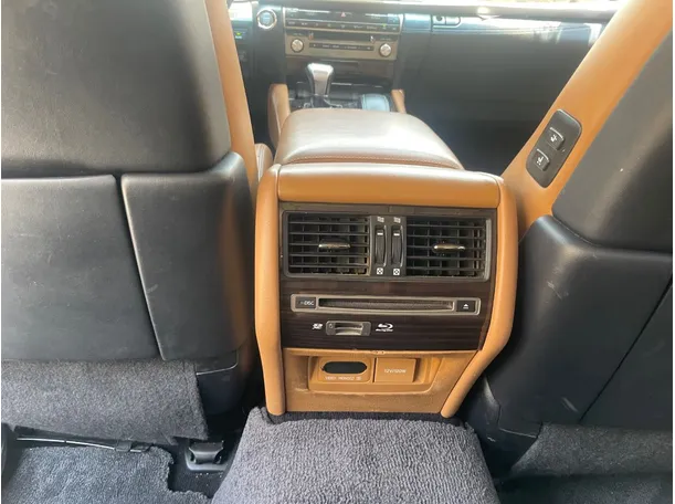 Car image 24