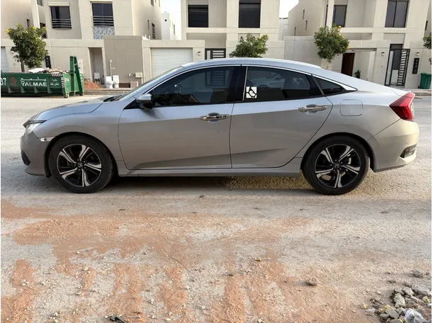 Car image 8