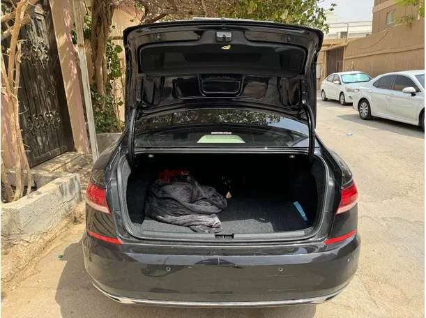 Car image 18