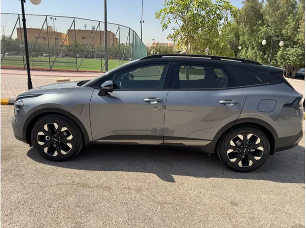 Car image 8