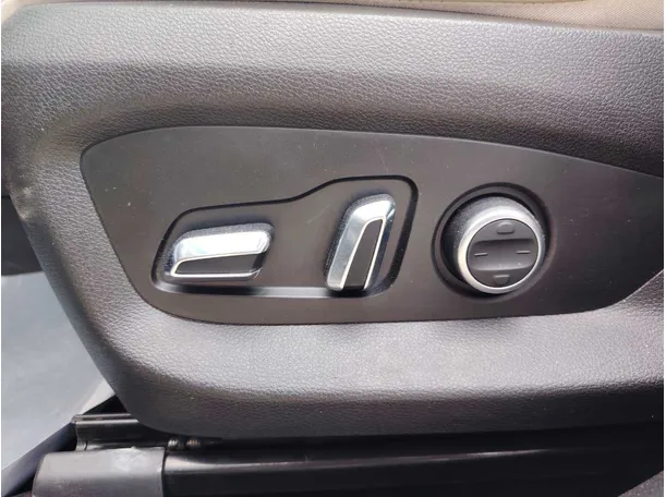 Car image 29
