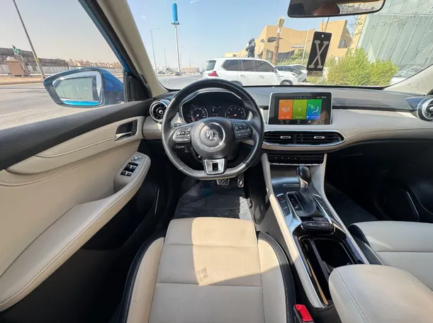 Car image 16