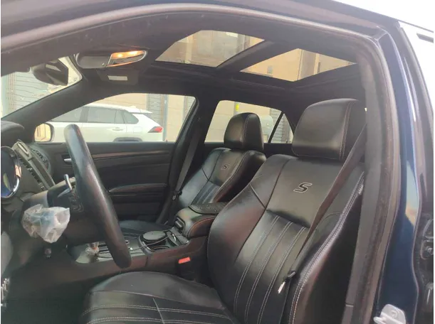 Car image 13