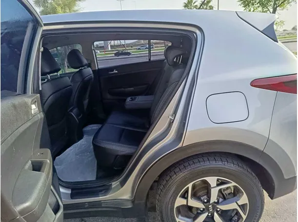 Car image 17