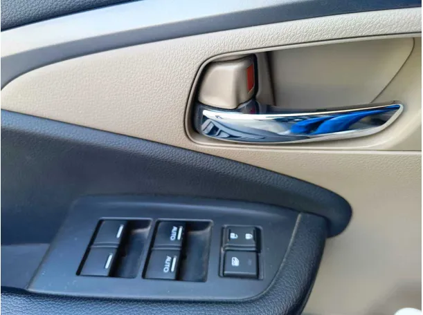 Car image 30