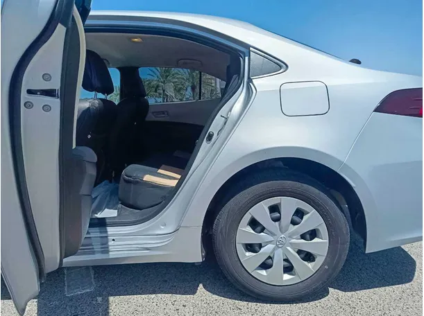 Car image 16