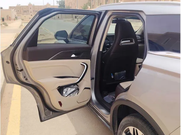 Car image 14