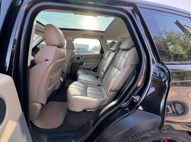 Car image 13