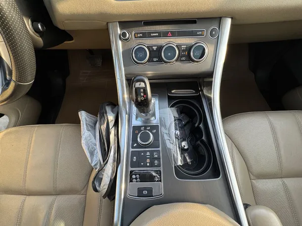 Car image 17